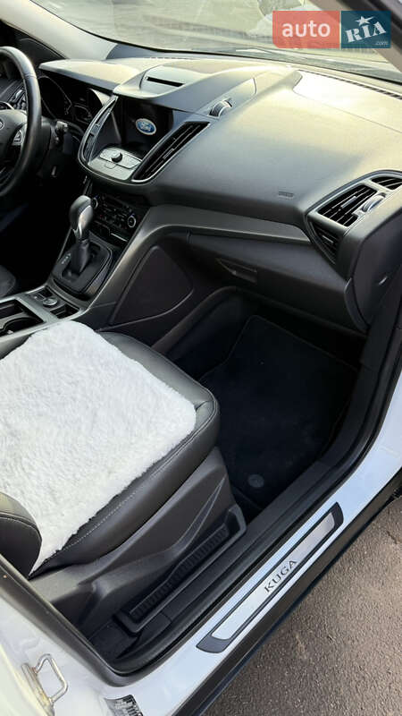 Позашляховик / Кросовер Ford Kuga 2019 в Луцьку