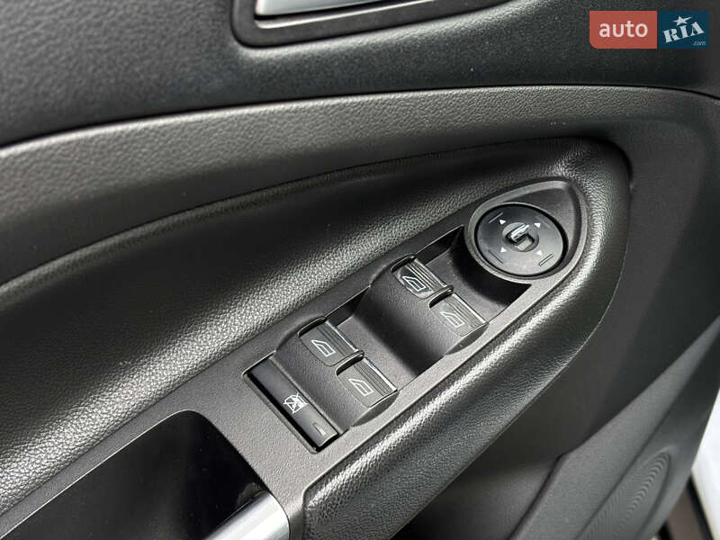 Внедорожник / Кроссовер Ford Kuga 2013 в Киеве