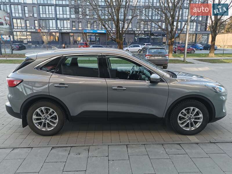 Внедорожник / Кроссовер Ford Kuga 2020 в Ужгороде