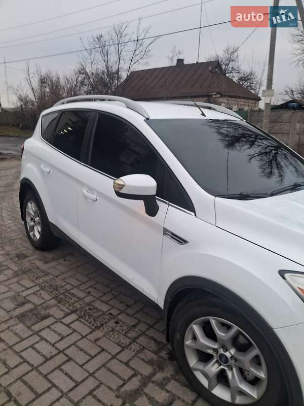 Внедорожник / Кроссовер Ford Kuga 2010 в Першотравенске