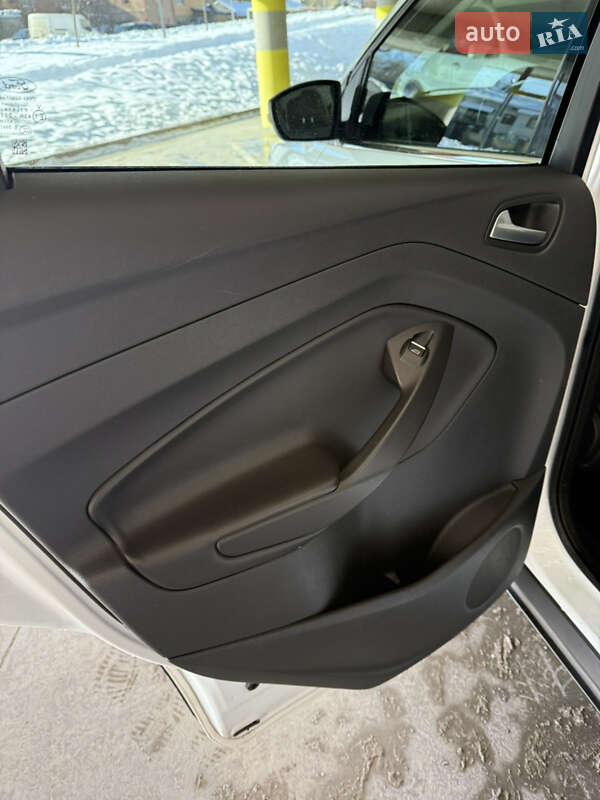 Позашляховик / Кросовер Ford Kuga 2016 в Львові