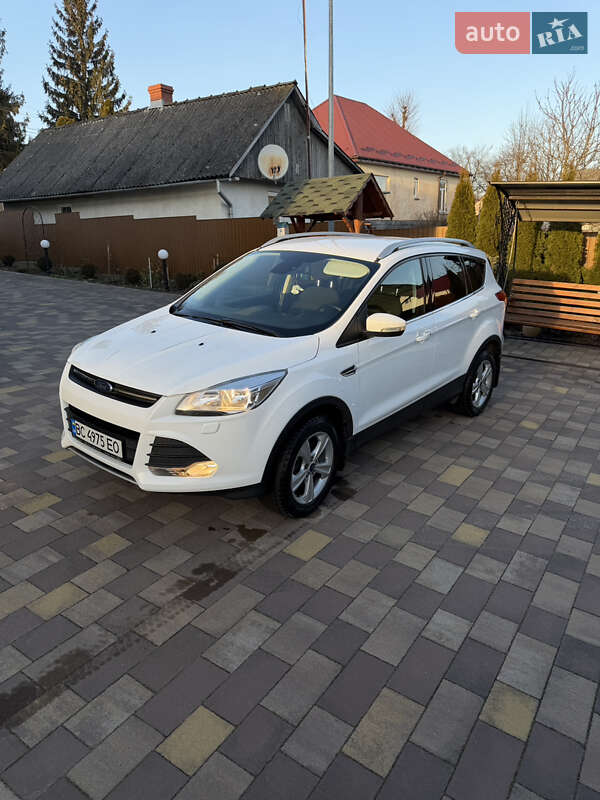 Внедорожник / Кроссовер Ford Kuga 2016 в Городке