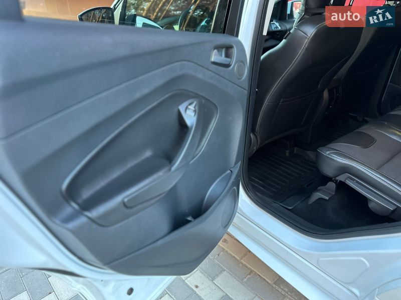 Внедорожник / Кроссовер Ford Kuga 2015 в Львове