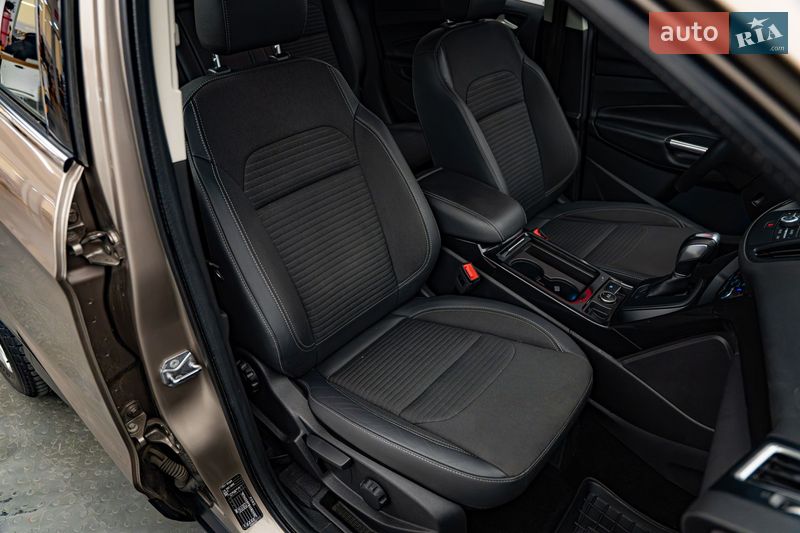 Позашляховик / Кросовер Ford Kuga 2019 в Києві