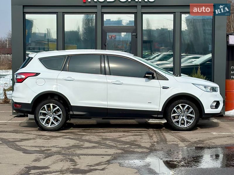 Внедорожник / Кроссовер Ford Kuga 2017 в Кременчуге