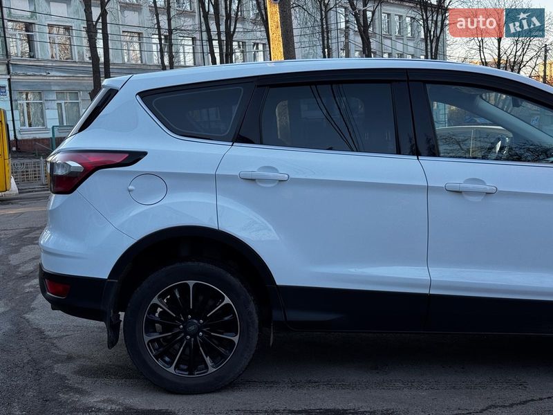 Внедорожник / Кроссовер Ford Kuga 2017 в Киеве