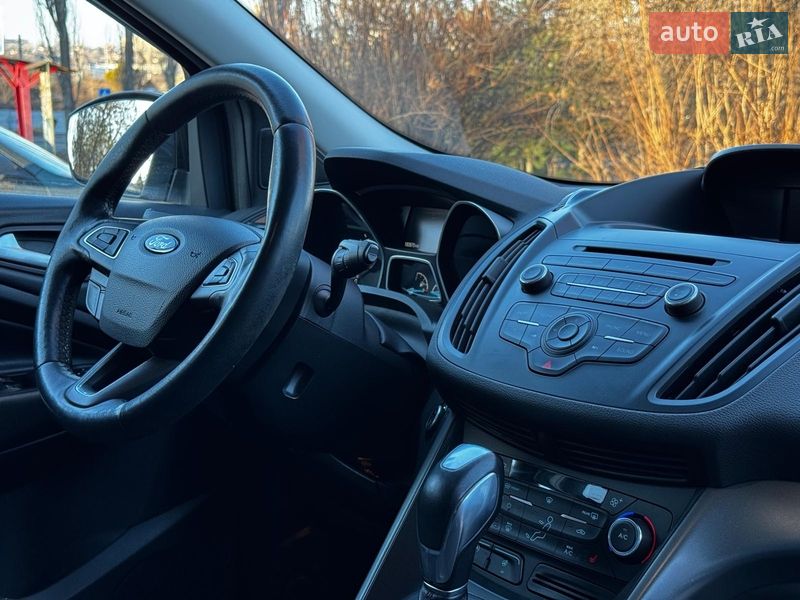 Внедорожник / Кроссовер Ford Kuga 2017 в Киеве