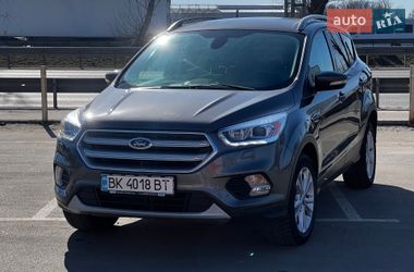 Позашляховик / Кросовер Ford Kuga 2016 в Києві