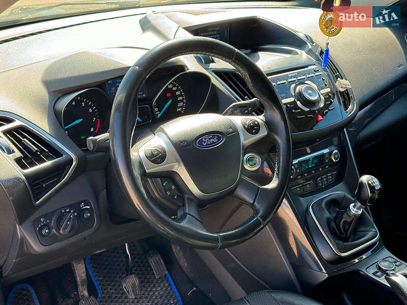 Внедорожник / Кроссовер Ford Kuga 2015 в Виннице