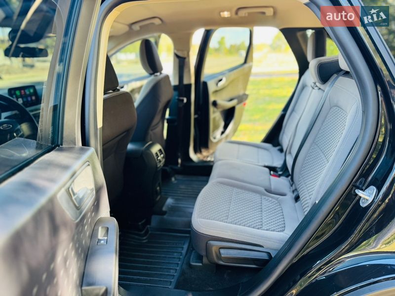 Внедорожник / Кроссовер Ford Kuga 2021 в Лохвице