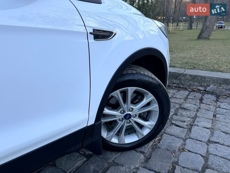 Позашляховик / Кросовер Ford Kuga 2019 в Києві