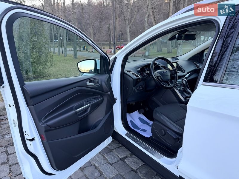 Позашляховик / Кросовер Ford Kuga 2019 в Києві