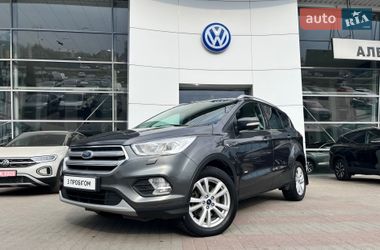 Внедорожник / Кроссовер Ford Kuga 2017 в Львове