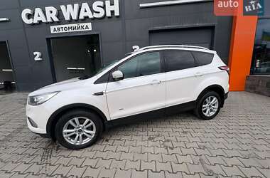 Позашляховик / Кросовер Ford Kuga 2017 в Чернівцях