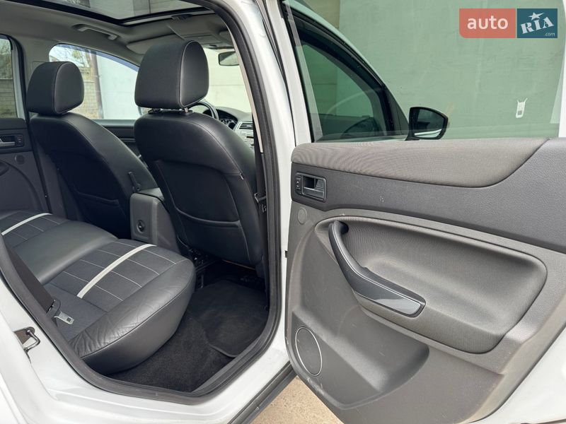 Позашляховик / Кросовер Ford Kuga 2010 в Сарнах