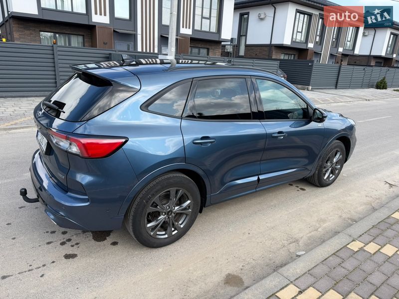 Позашляховик / Кросовер Ford Kuga 2022 в Києві