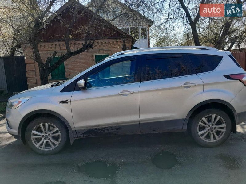 Позашляховик / Кросовер Ford Kuga 2017 в Кропивницькому