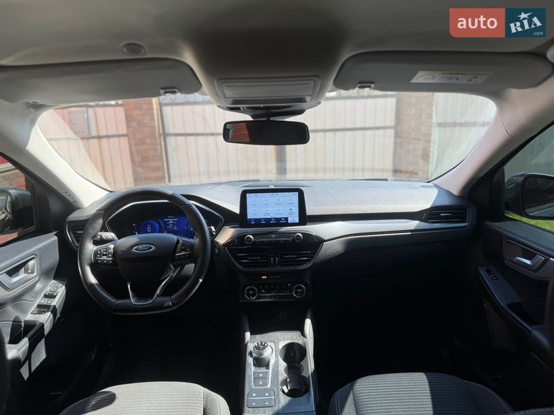 Внедорожник / Кроссовер Ford Kuga 2021 в Ромнах