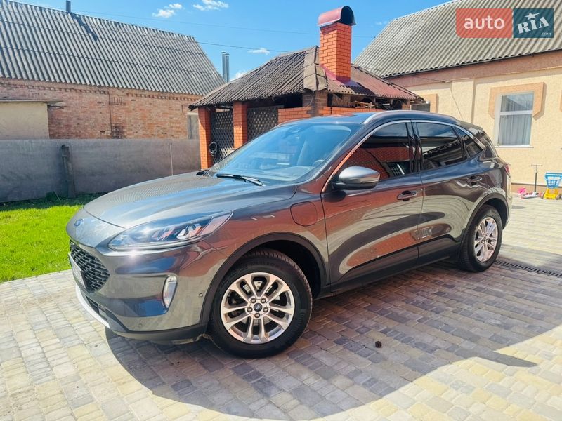Внедорожник / Кроссовер Ford Kuga 2021 в Ромнах