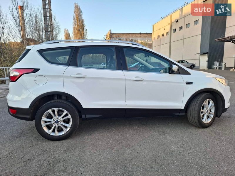 Позашляховик / Кросовер Ford Kuga 2019 в Києві