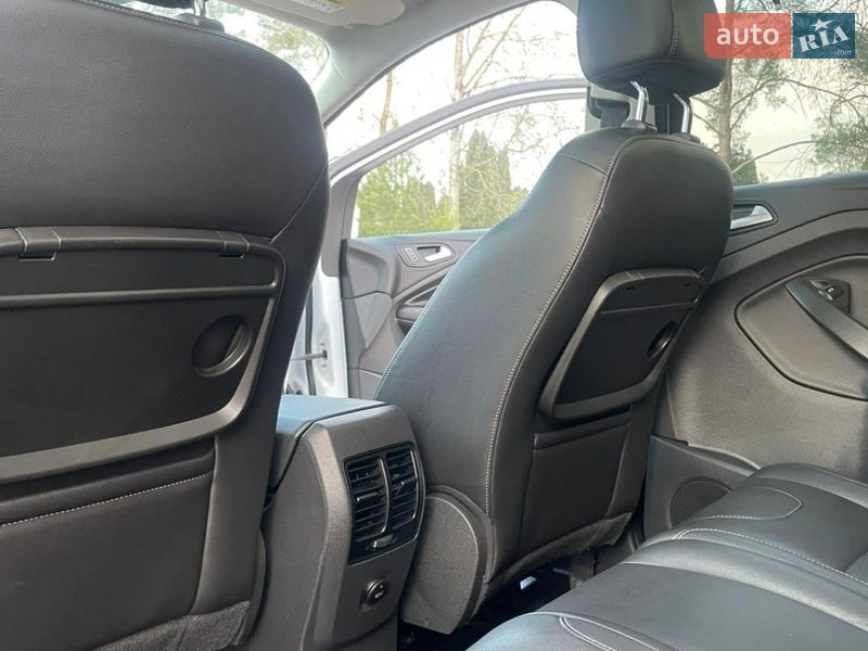 Позашляховик / Кросовер Ford Kuga 2015 в Житомирі