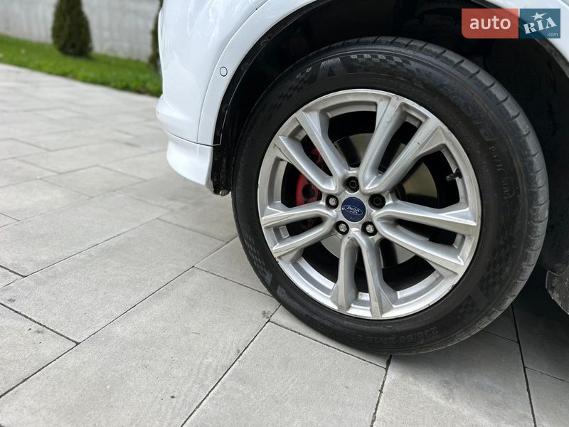 Внедорожник / Кроссовер Ford Kuga 2015 в Львове