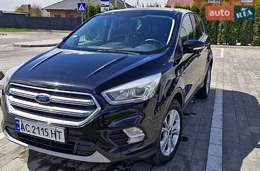 Позашляховик / Кросовер Ford Kuga 2019 в Луцьку
