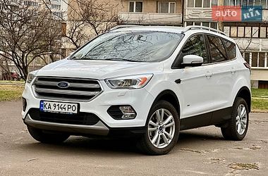 Позашляховик / Кросовер Ford Kuga 2016 в Києві
