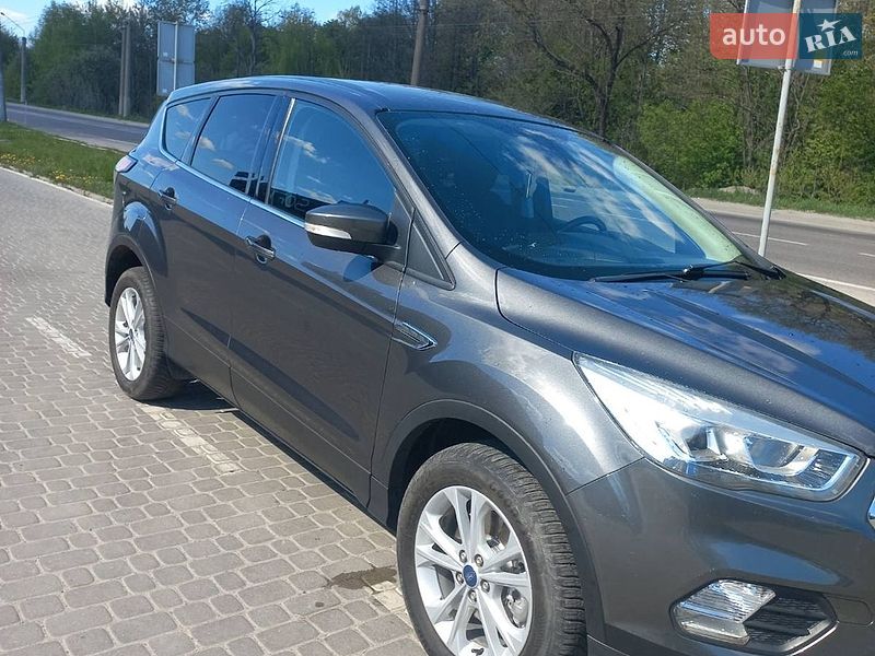 Позашляховик / Кросовер Ford Kuga 2017 в Львові