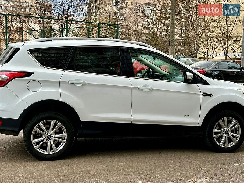 Внедорожник / Кроссовер Ford Kuga 2016 в Киеве