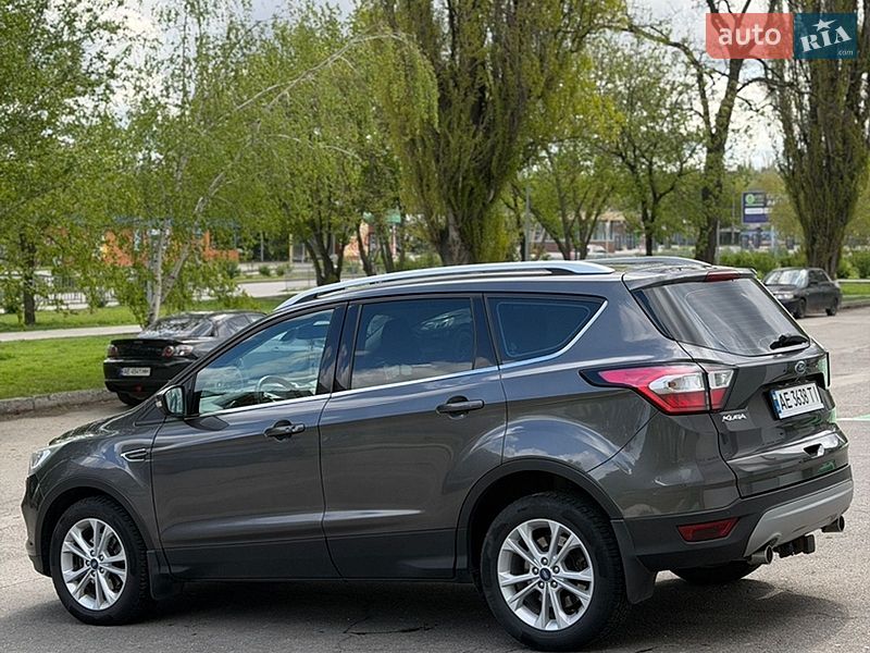 Позашляховик / Кросовер Ford Kuga 2019 в Дніпрі