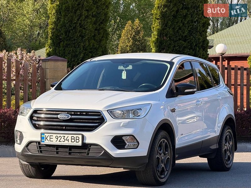 Позашляховик / Кросовер Ford Kuga 2017 в Дніпрі