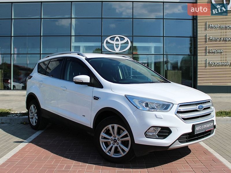 Внедорожник / Кроссовер Ford Kuga 2017 в Черкассах