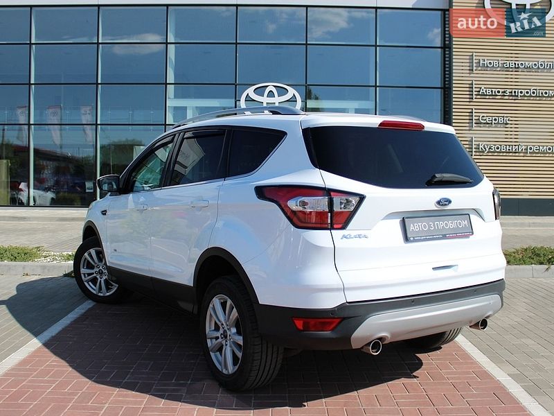 Внедорожник / Кроссовер Ford Kuga 2017 в Черкассах
