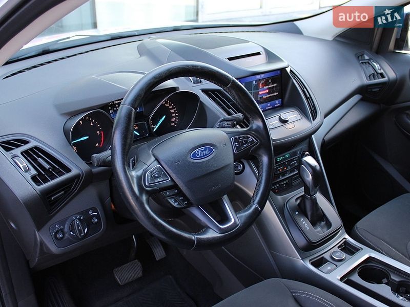 Внедорожник / Кроссовер Ford Kuga 2017 в Черкассах