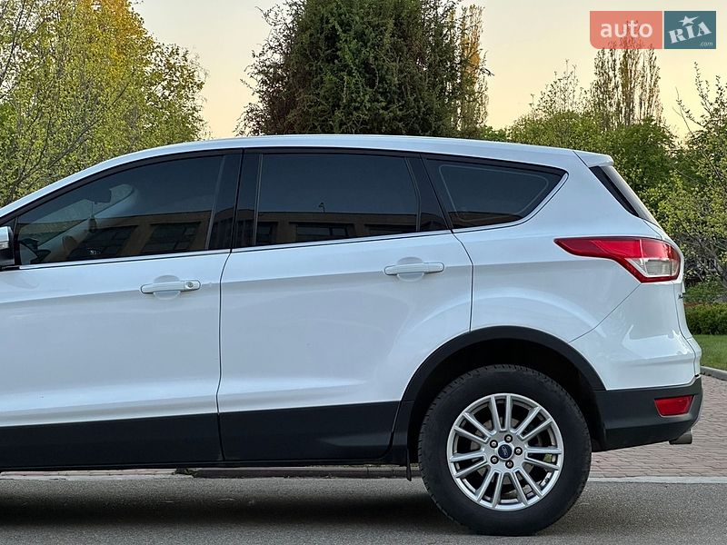Позашляховик / Кросовер Ford Kuga 2015 в Чернігові