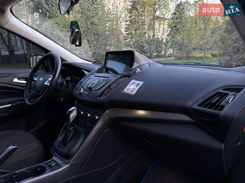 Позашляховик / Кросовер Ford Kuga 2015 в Чернігові