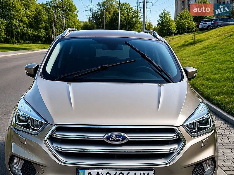 Внедорожник / Кроссовер Ford Kuga 2019 в Киеве