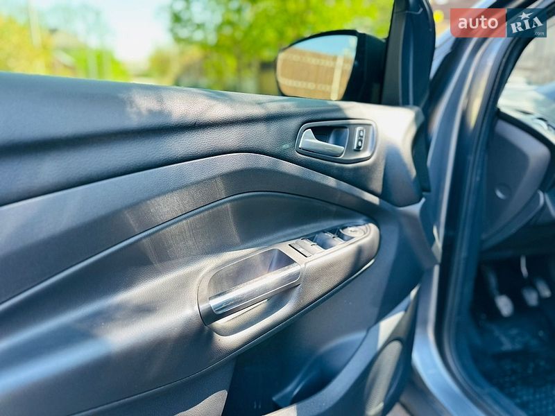 Внедорожник / Кроссовер Ford Kuga 2013 в Киеве