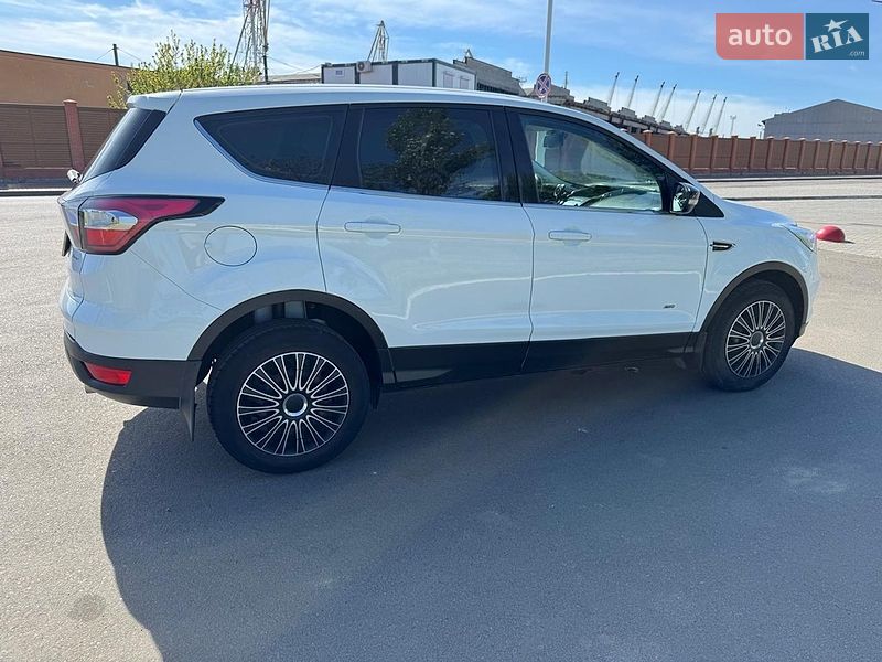 Внедорожник / Кроссовер Ford Kuga 2017 в Измаиле