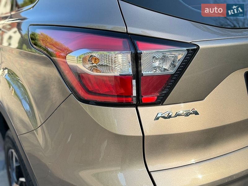 Внедорожник / Кроссовер Ford Kuga 2019 в Тернополе