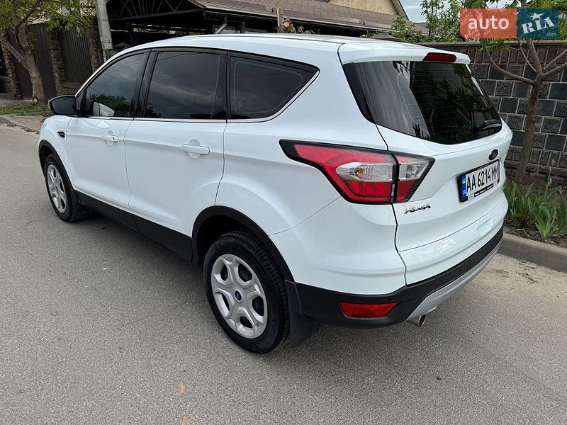 Внедорожник / Кроссовер Ford Kuga 2017 в Киеве