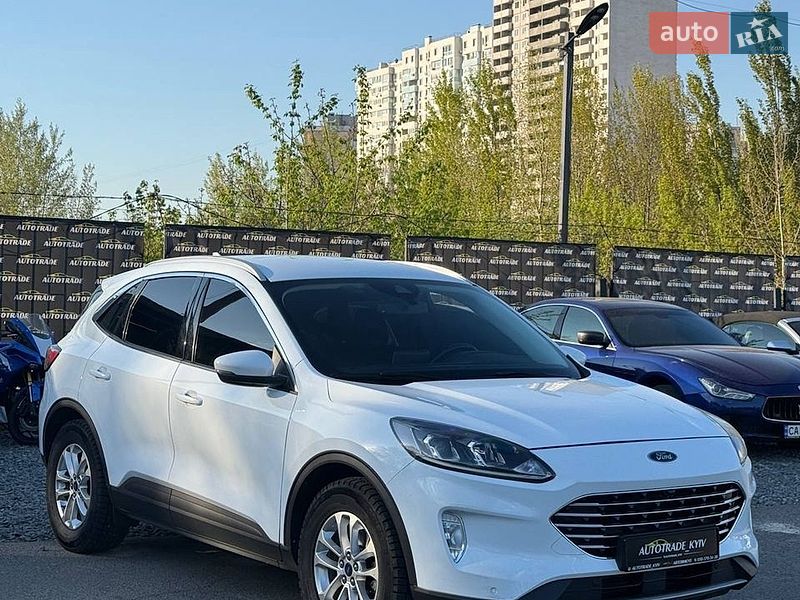 Позашляховик / Кросовер Ford Kuga 2022 в Києві