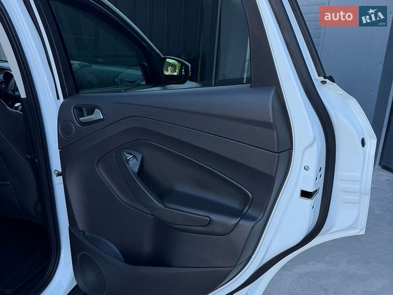 Внедорожник / Кроссовер Ford Kuga 2019 в Дубно