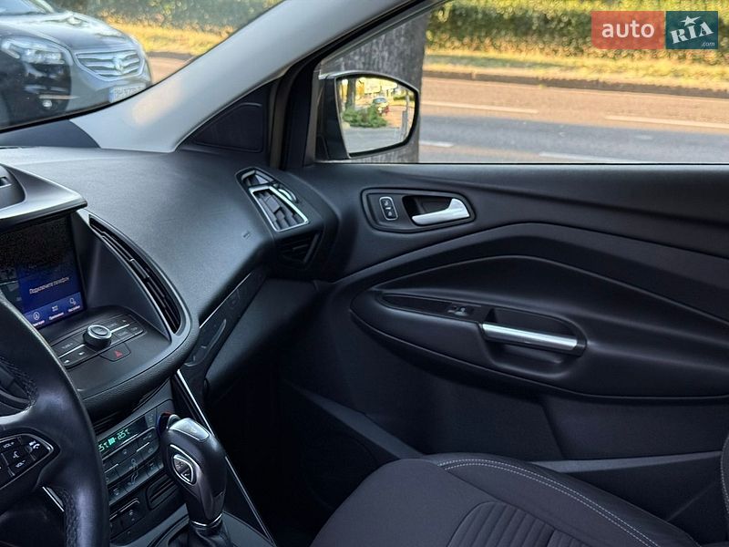 Позашляховик / Кросовер Ford Kuga 2019 в Миколаєві