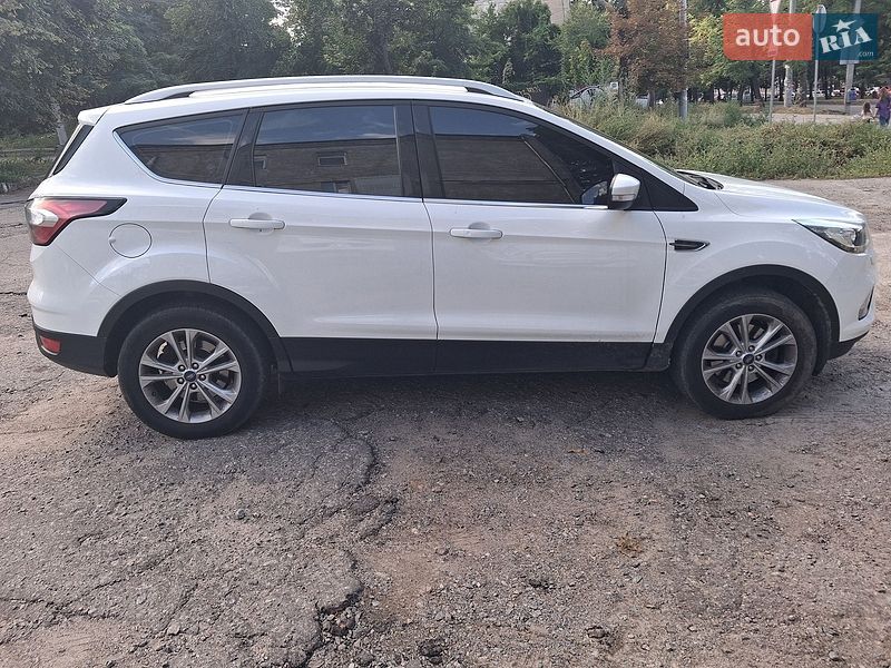 Позашляховик / Кросовер Ford Kuga 2019 в Дніпрі