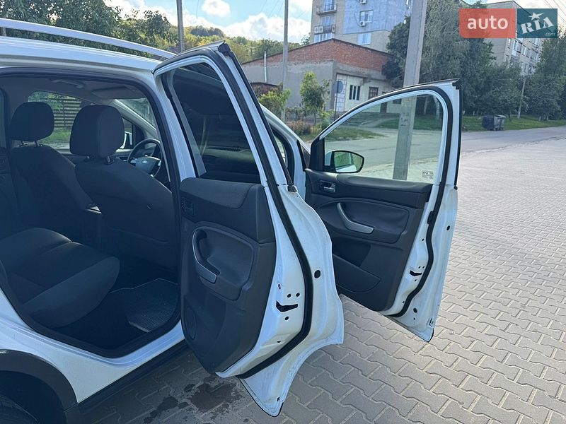 Внедорожник / Кроссовер Ford Kuga 2012 в Балте
