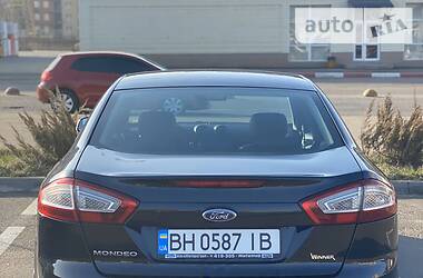 Седан Ford Mondeo 2011 в 