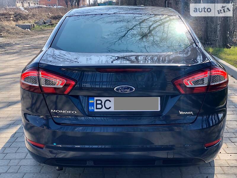 Седан Ford Mondeo 2012 в Стрию