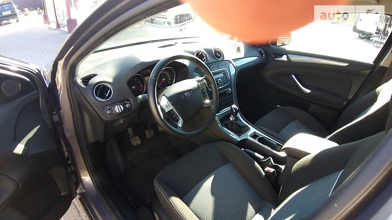 Седан Ford Mondeo 2012 в Сокале